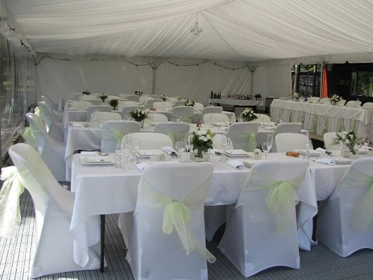 Decorated trestle tables with linen and floral runners – wedding trestle table hire Auckland