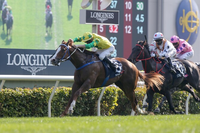 Sky Field heads the field home in the Gr.1 Hong Kong Sprint on Sunday night. - Photo: HKJC