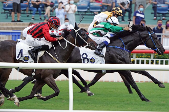 Super Football scores a narrow victory in Hong Kong. - Photo: HKJC