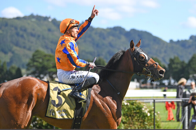 Michael McNab salutes after his win aboard Prise De Fer  - Photo: Race Images