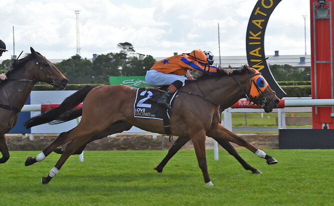 Prise De Fer holds out Sinarahma (obscured) to win the Gr.3 Eagle Technology Stakes (1600m) at Te Rapa - Photo: Race Images – Megan Liefting