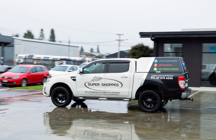 Auto Super Shoppes TA Ute Driving