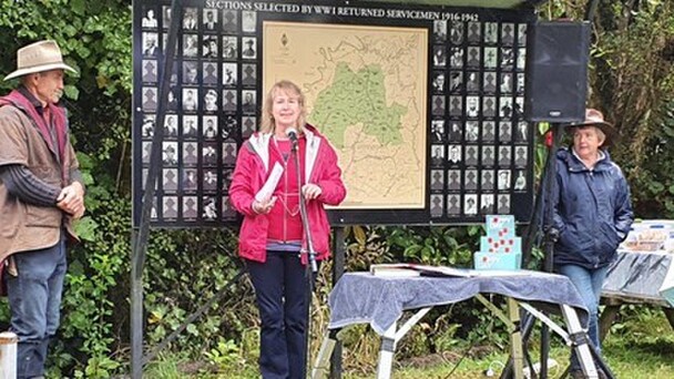 Bev McIntyre captured everybody’s interest as she read out a 1925 letter written in the valley by grandfather Jack McIntyre. It was written at night by candle light and Jack hadn’t yet had time for a meal that day, but he wanted to catch the post! Behind Bev is the permanent display of soldier farmers provided by Friends of Mangapurua.