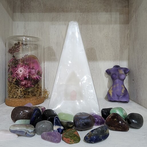 Sacred Soul Rituals you can book at Integrative Alchemist, Pirongia, Waikato. Tailored healing sessions; Kinesiology, Homeobotanical, Colour Therapy, Crystal energies, Nutrition, Chinese element theory, Essential Oils, Reiki