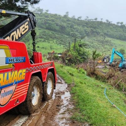 Rowes truck salvaging vehicle
