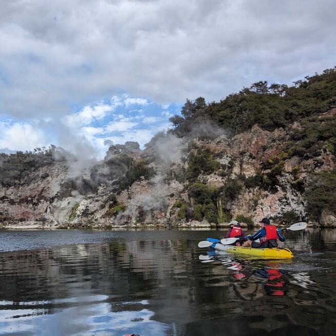 Couple on Steaming Cliffs Kayak tour