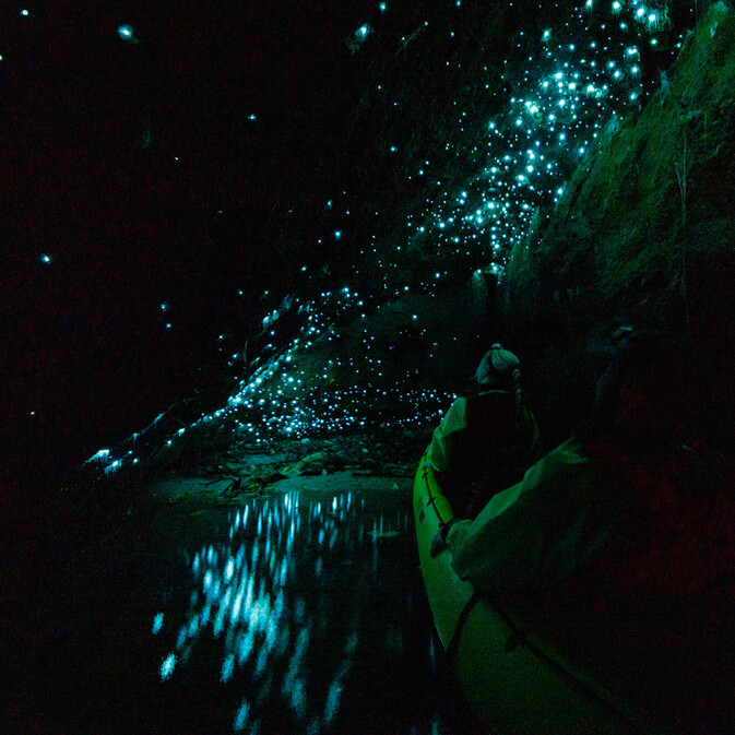 Couple in cave during Glow Worm Kayak Tour