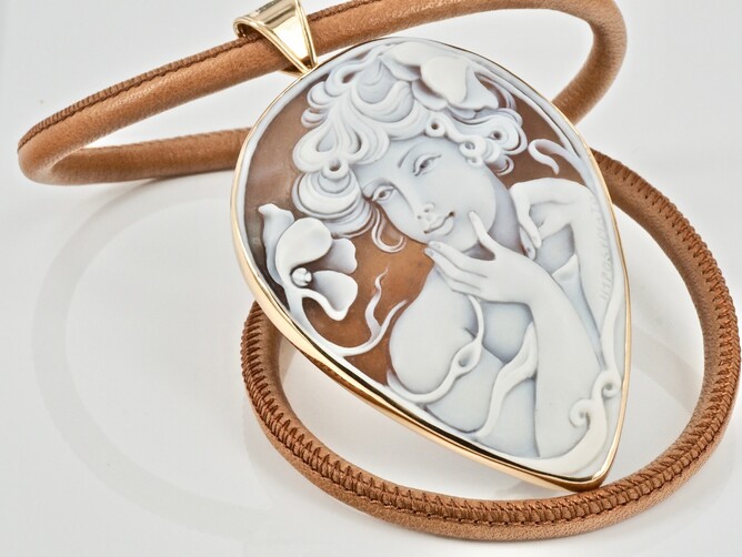 Handmade cameo pendant