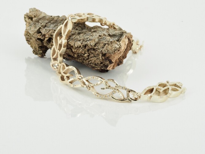 Gold and diamond bracelet