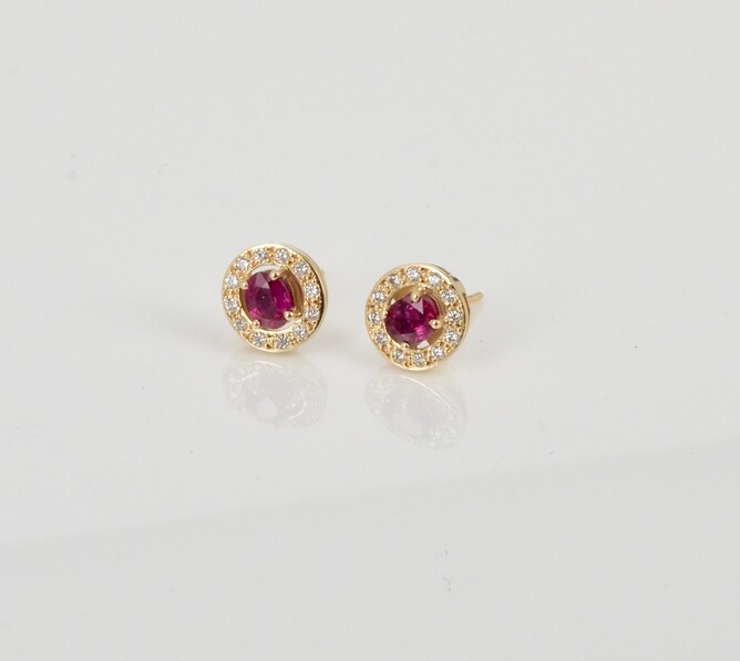 Rubies and diamonds in 18ct yellow gold