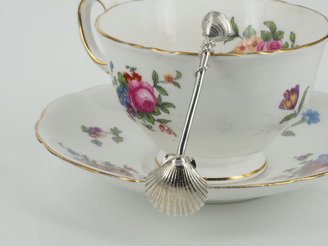 Scallop shell teaspoon with a small cockle shell, starfish and rope detail. Made to order.