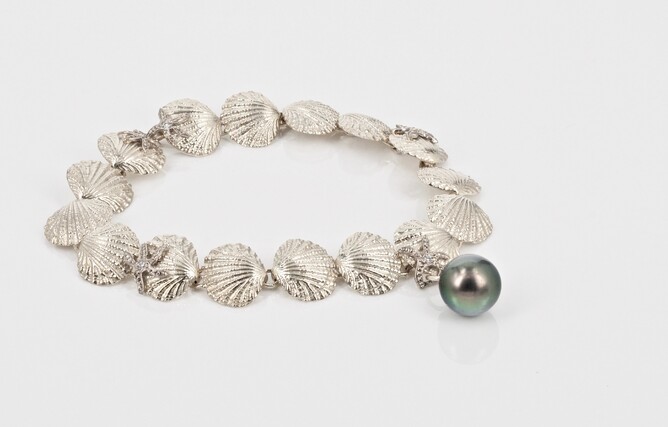 Shells and pearl bracelet, New Zealand