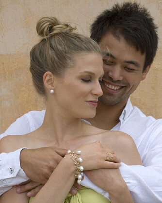 Pearl bracelet with gold