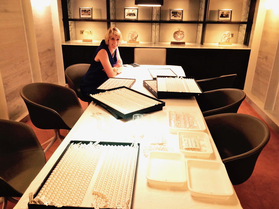 Buying pearls at Paspaley