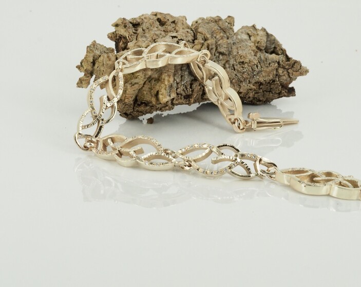 Gold and diamond bracelet