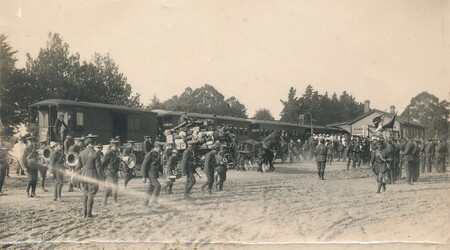 Cambridge Railway Station - soldiers leave for World War I. Photo: Cambridge Historical Society.