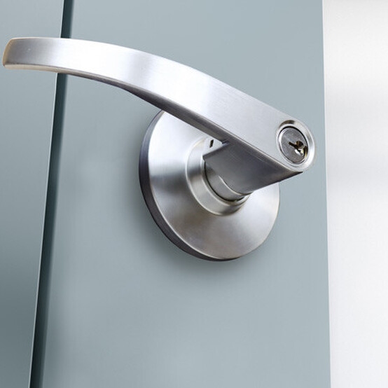 Should you go for smart locks or traditional locks? - Lockout 24/7