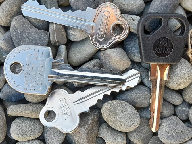 Multi key image on pebble background