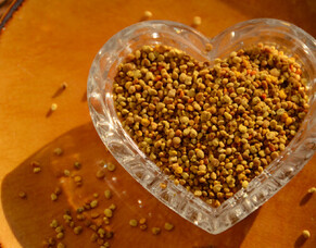 What&#039;s the Buzz About Bee Pollen?