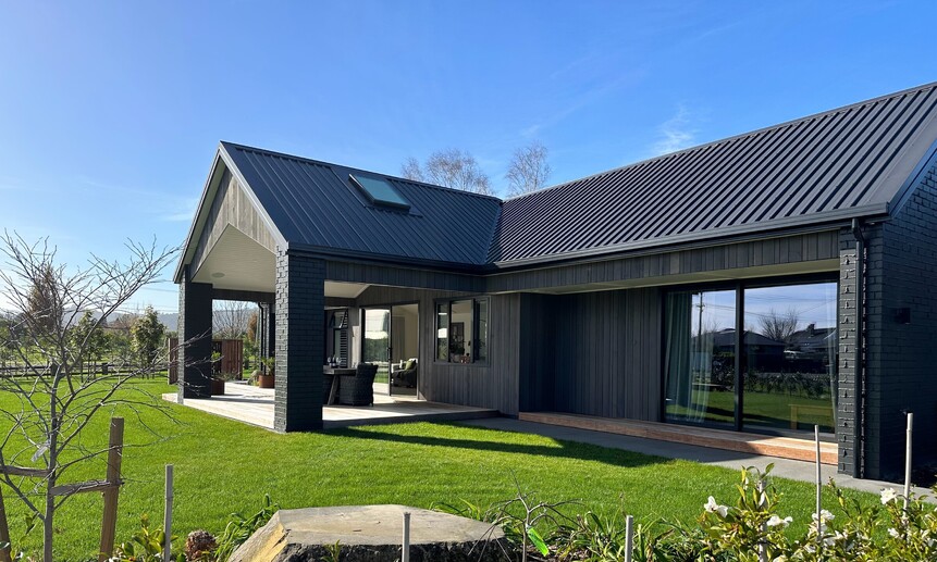 This integrated roof extension covers the patio in this stunning lifestyle section for entertaining all year round in Cambridge.