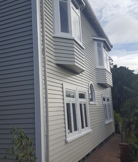 Exterior painting of a grand old Kelburn family home