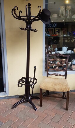 Aly's Antiques Cambridge NZ, Antique Furniture For Sale