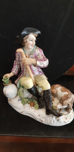 Aly's Antiques Cambridge NZ, Antique collectable Figurines