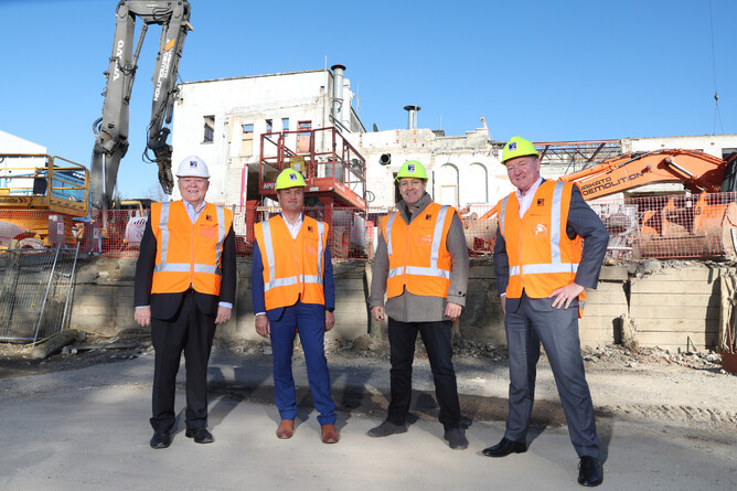 Tompkins Wake;Jon Calder;Momentum waikato;Waikato Theatre