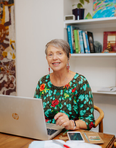 Yolanda Cholmonderley Smith - Psychic Readings