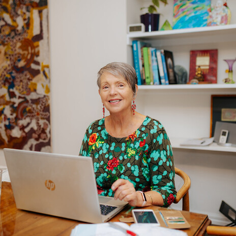 Yolanda Cholmonderley Smith - Psychic Readings