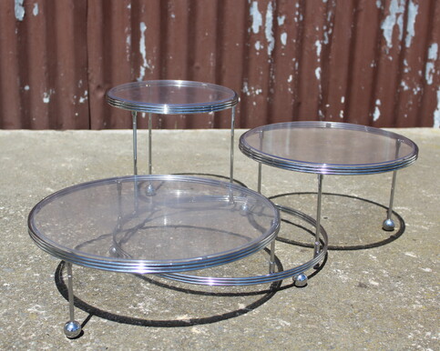 petite dessert stand