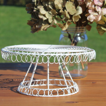 white cake stand