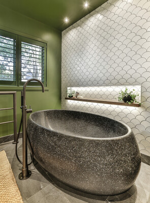 Bathroom Design by Natalie Du Bois / Photo by Jamie Cobel