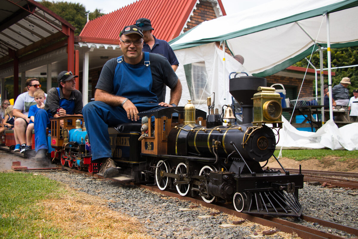 Model railway engines outlet