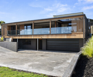 Raglan House