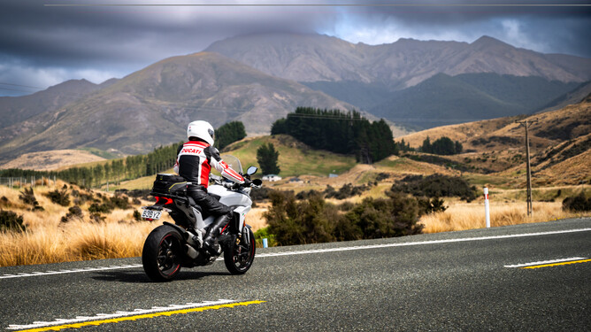 Geoff riding 2024 Turismo 📸 Kent Murray