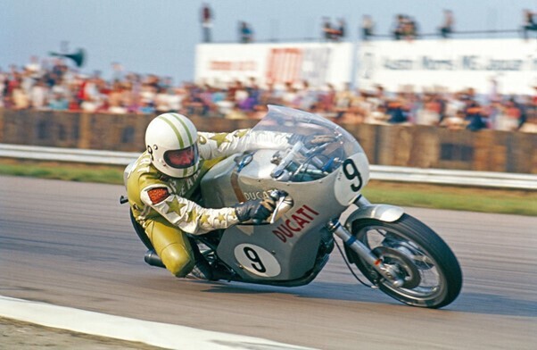 Paul racing the gifted ‘Imola Ducati again at Silverstone later in 1972, in his Team Kawasaki Leathers.