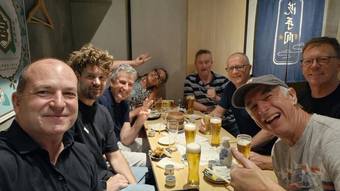 ♥️ The Crew clockwise from left: Tim Rattray, Sam McCafferty, Selwyn Pellett, MEEE, Rich Wheeler, Chris Burt, Greg Burt, & Darryl Smith