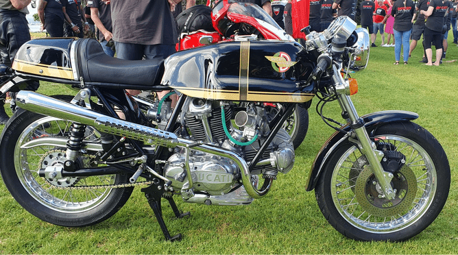 🏆 Best Custom - Mike Ensor