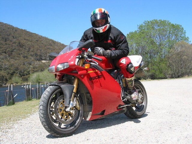 Greg on Warren Frazer's borrowed 996R during Turismo AU