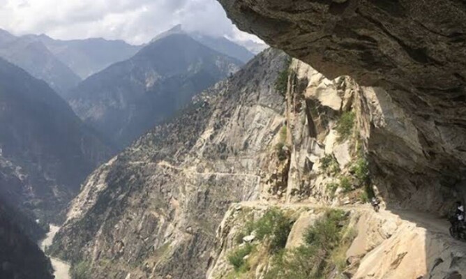 This road was about 50ks long, clinging to the cliff, no safety barrier…