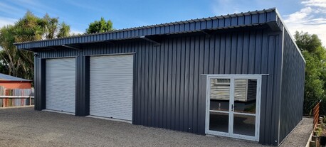 Monoslope enclosed shed