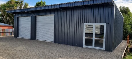 Monoslope enclosed shed