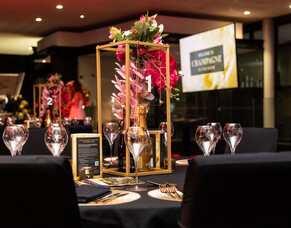 Champagne On The Shore &ndash; Event Themeing for Purpose