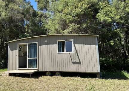 Large Two Room with Kitchenette and Ensuite Norfolk Cabin by Cosy Cabin Rentals