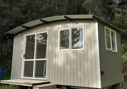 Single Room Larger Wade Cabin by Cosy Cabin Rentals