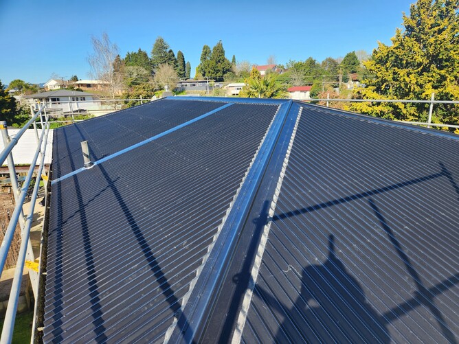 Close-up of COLORSTEEL® long run roofing on a Cambridge house