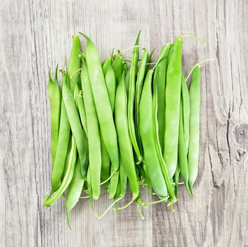 pile of green beans on wood