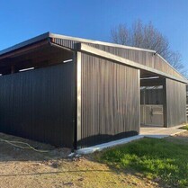 Horse Stable, Stable, Equine buildings, Barns, Horse Barns, stables Waikato, farm buildings, farm buildings waikato, sheds, sheds cambridge, sheds waikato, horse shelters, barn doors, waikato builders.stable entrance