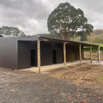 outside horse box with tack room
